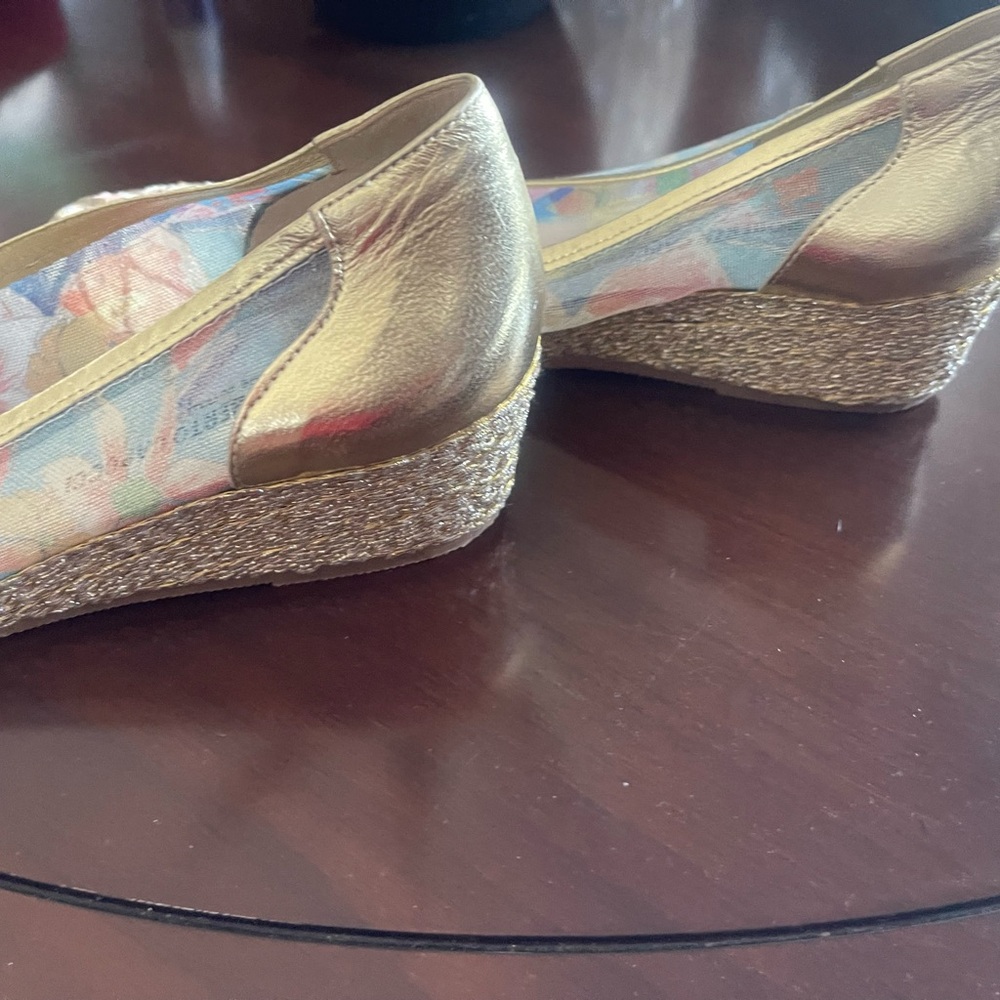 Chic Gold Wedge Shoes